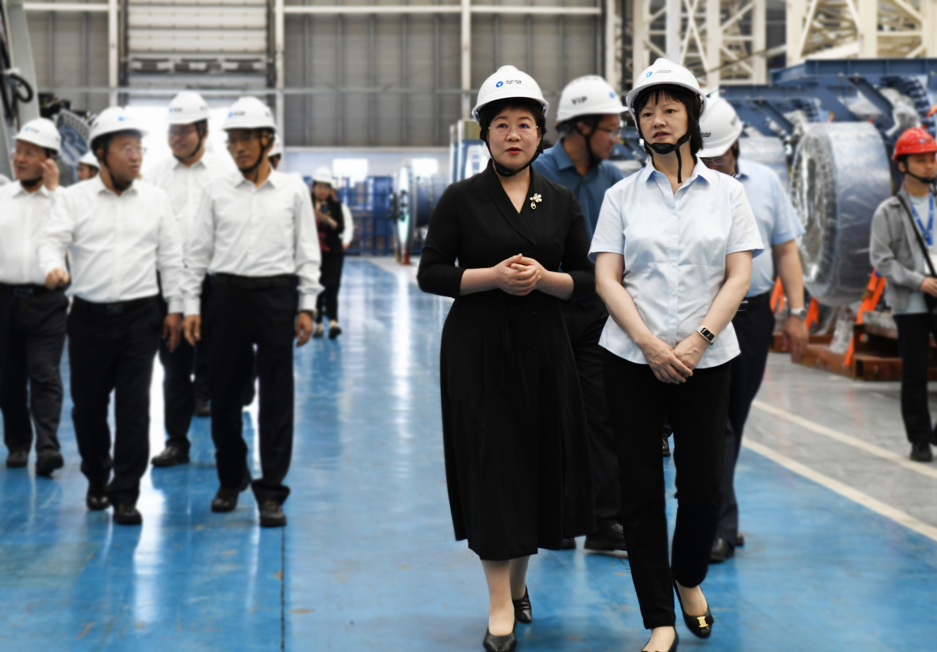 阿拉善盟盟委书记黄雅丽前往4001老百汇网站股份考察调研