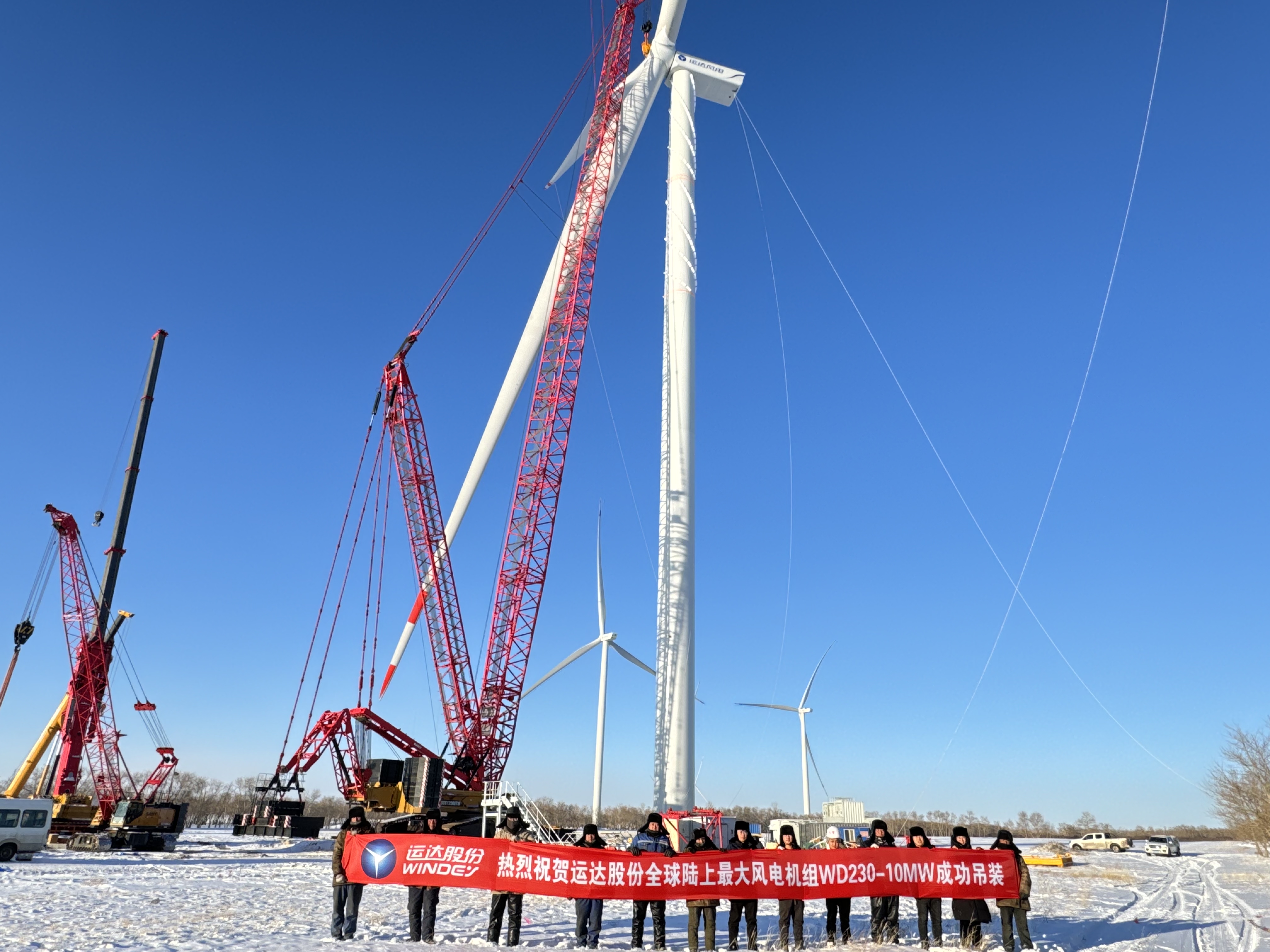 4001老百汇网站股份10MW陆优势电机组首台吊装完成