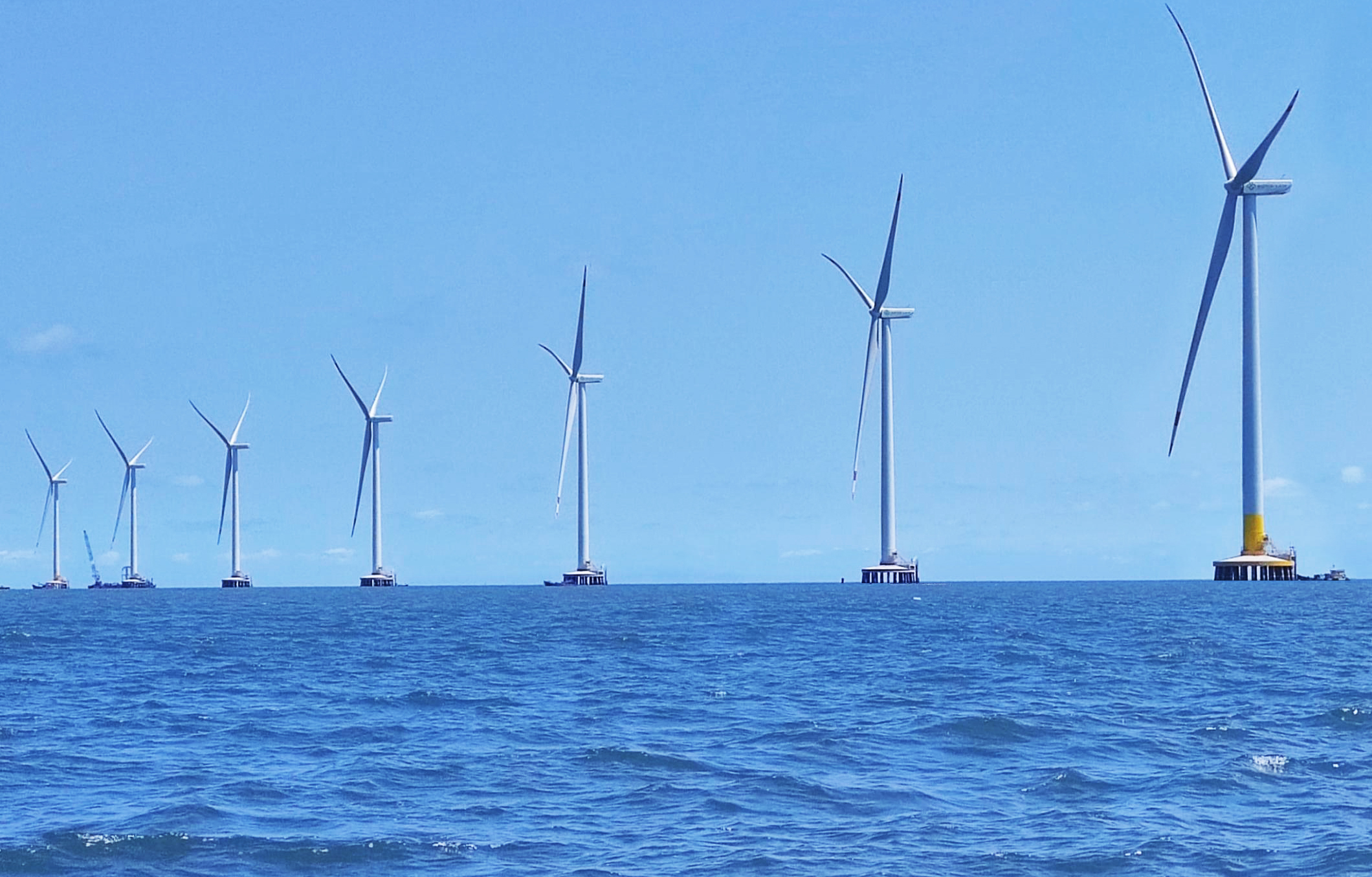 提前1个月，，，，，4001老百汇网站股份首个&ldquo;双海&rdquo;项目完成吊装