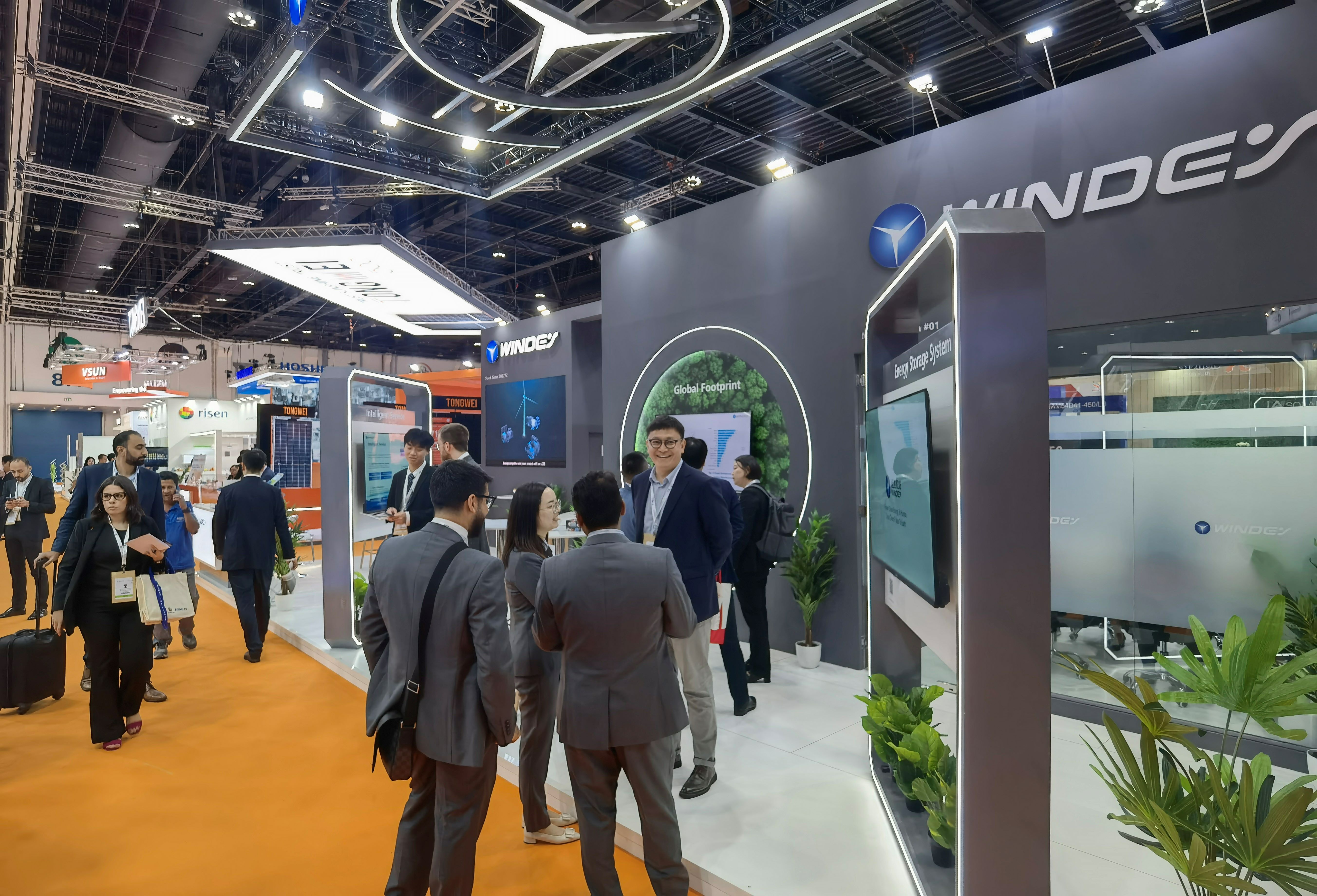 直击会场。。。。4001老百汇网站股份惊艳亮相2024中东天下未来能源峰会