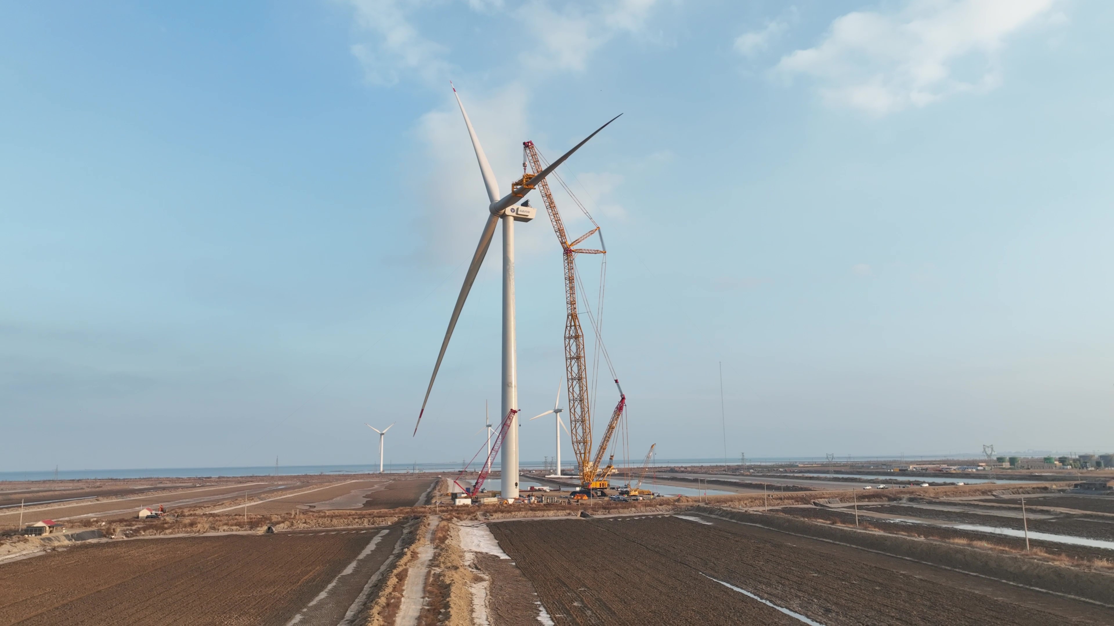 经年打磨现在亮剑！4001老百汇网站股份深远海16MW&ldquo;海鹰&rdquo;平台吊装乐成